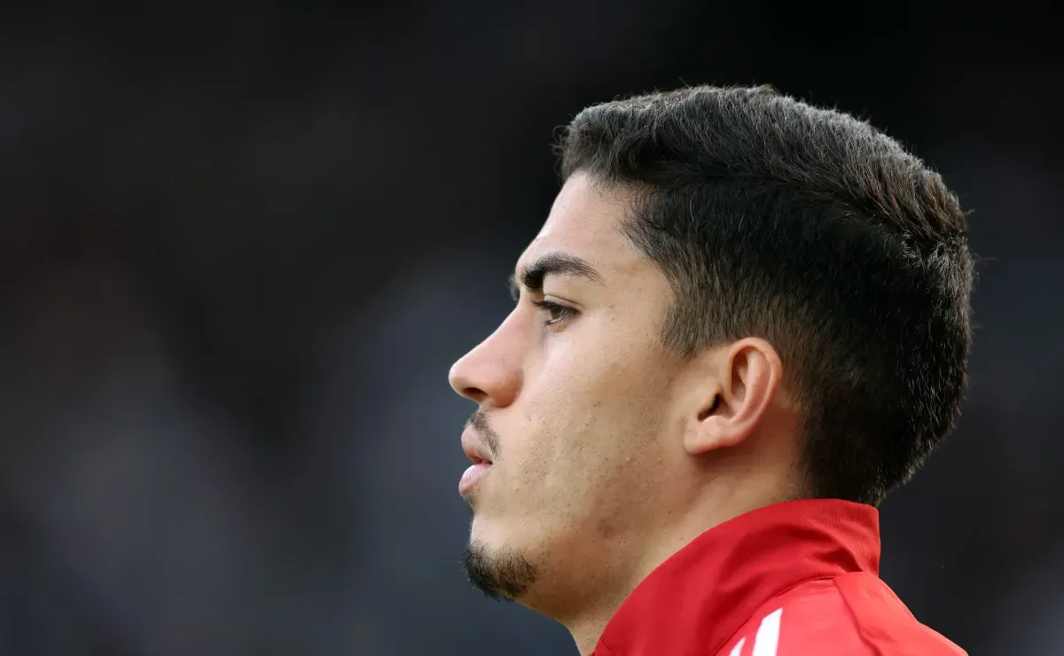 Não vai vir? Flamengo tenta contratação de zagueiro da Premier League mas esbarra em valor de transferencia