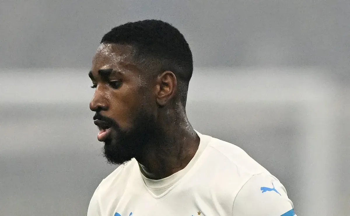 Gerson pode retornar ao Flamengo, mas diretoria descarta proposta do pai do jogador nos bastidores