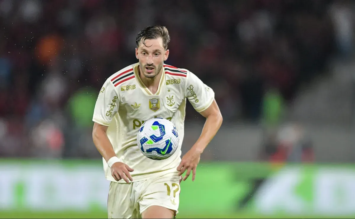 Saída confirmada? Flamengo encaminha empréstimo de lateral ao River Plate