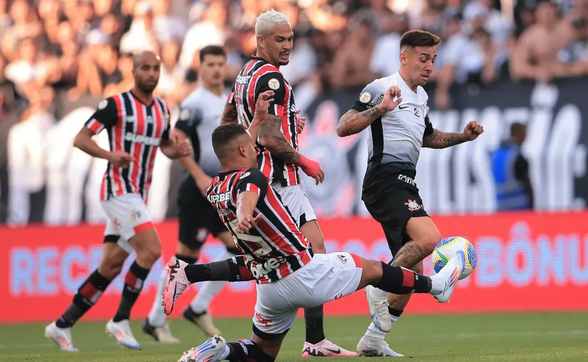 Possível troca: Corinthians mira volante do São Paulo e avalia troca entre rivais