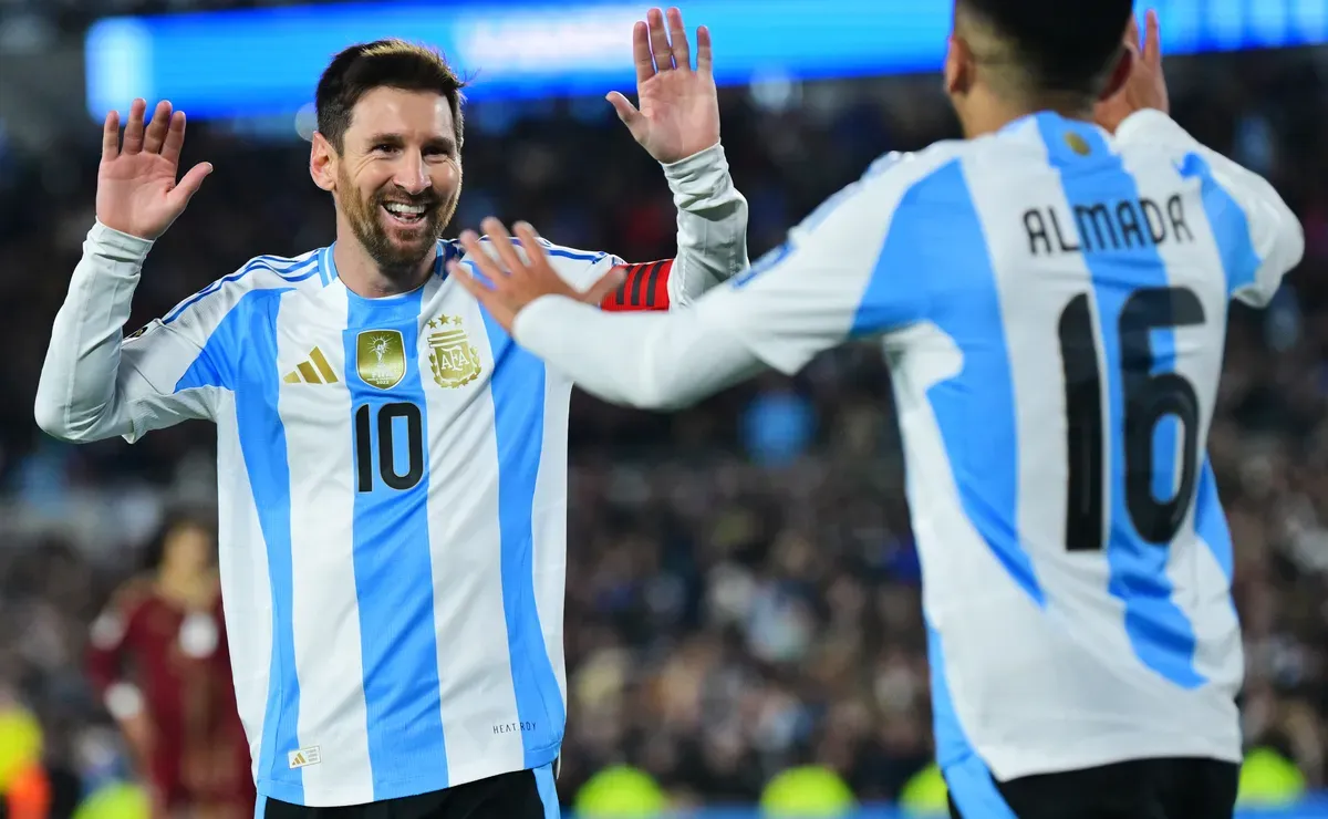 Torcida do Flamengo pressiona José Boto e exige negociação por Thiago Almada, em jogo decisivo