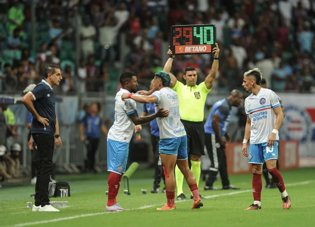 Momento em que Jacaré deixou o jogo contra o Santos.