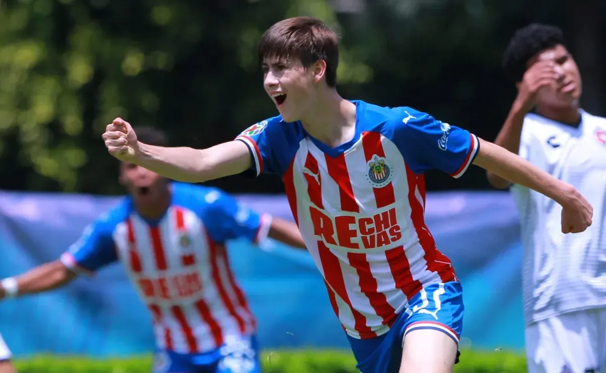 Edgar Mejía calificó a Armando González como el “prototipo perfecto” del jugador formado en Chivas