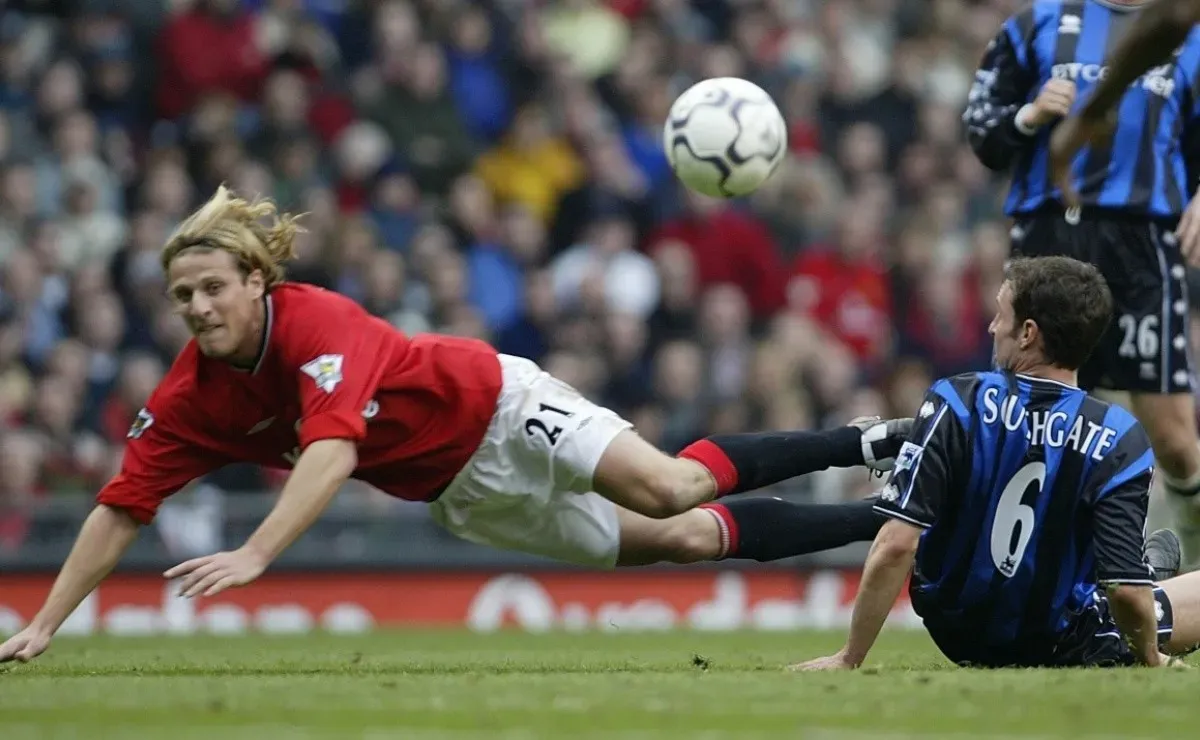Manchester United: Diego Forlan full of praise for the club he ...