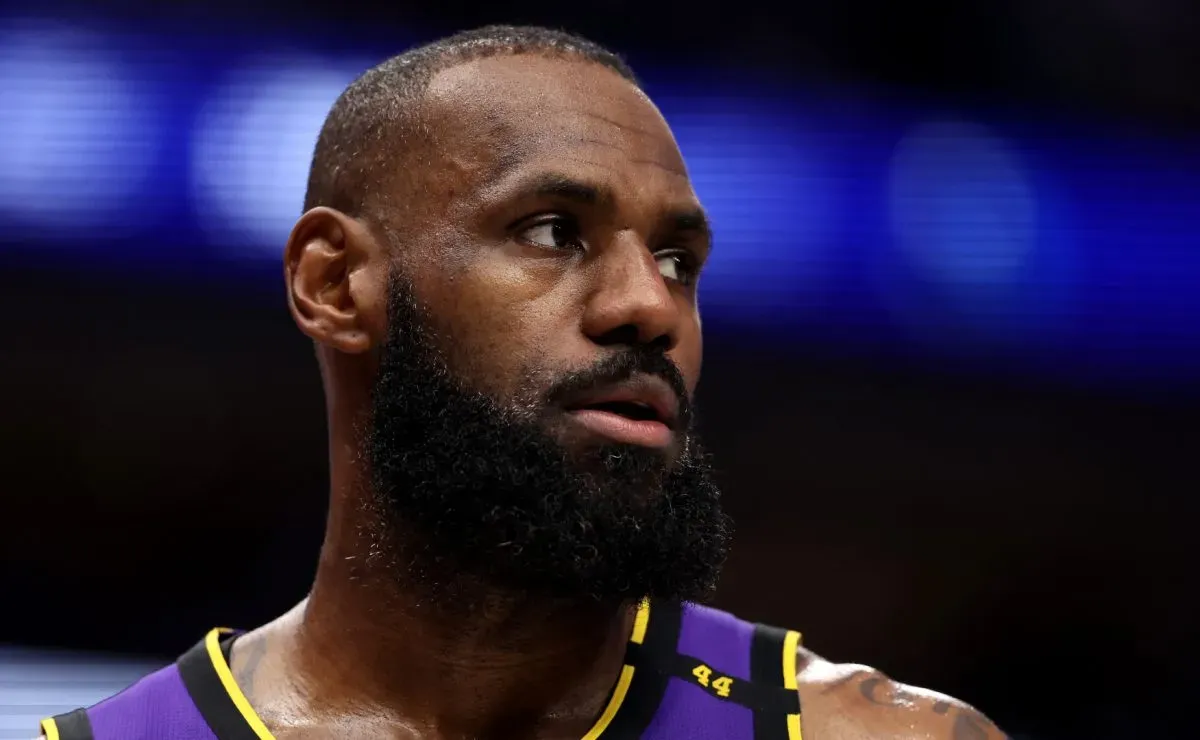 Lakers star LeBron James delivers a strong message to the older NBA