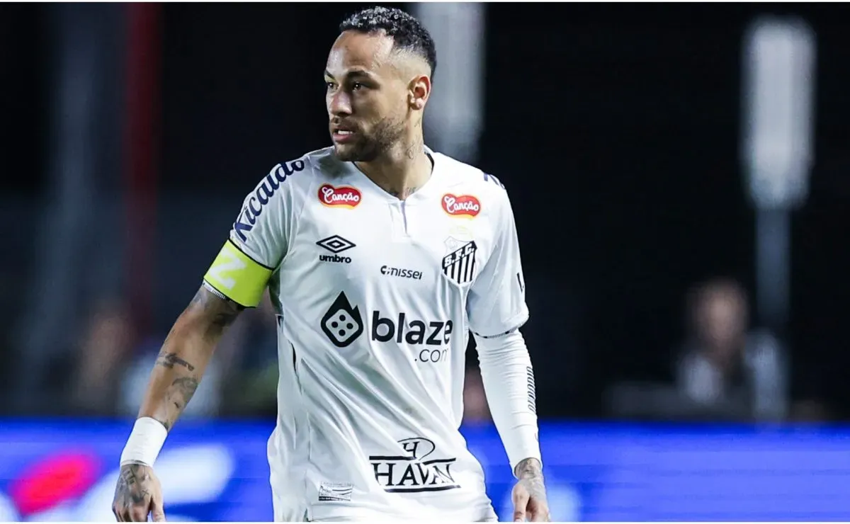 Neymar Faz Comentários Polêmicos Sobre seus Companheiros à Medida que o Futuro no Santos Permanece Incerto