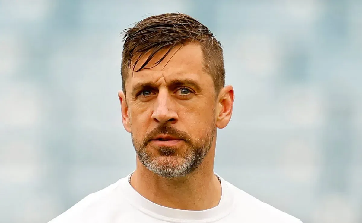 Aaron Rodgers takes another shot at Chicago Bears while avoiding controversy with Vikings