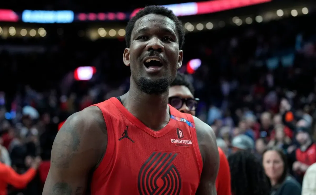 Lakers reportedly face stiff competition in pursuit of free agent Deandre  Ayton - Bolavip US