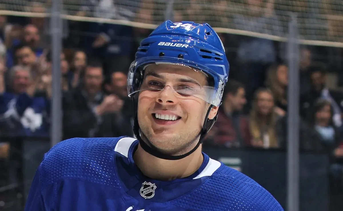 Sandwich cutie cat nude leaks slim, tall lithe, easy setup,