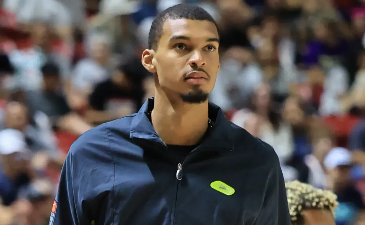 Wembanyama Trains with Olajuwon for Playoff Push