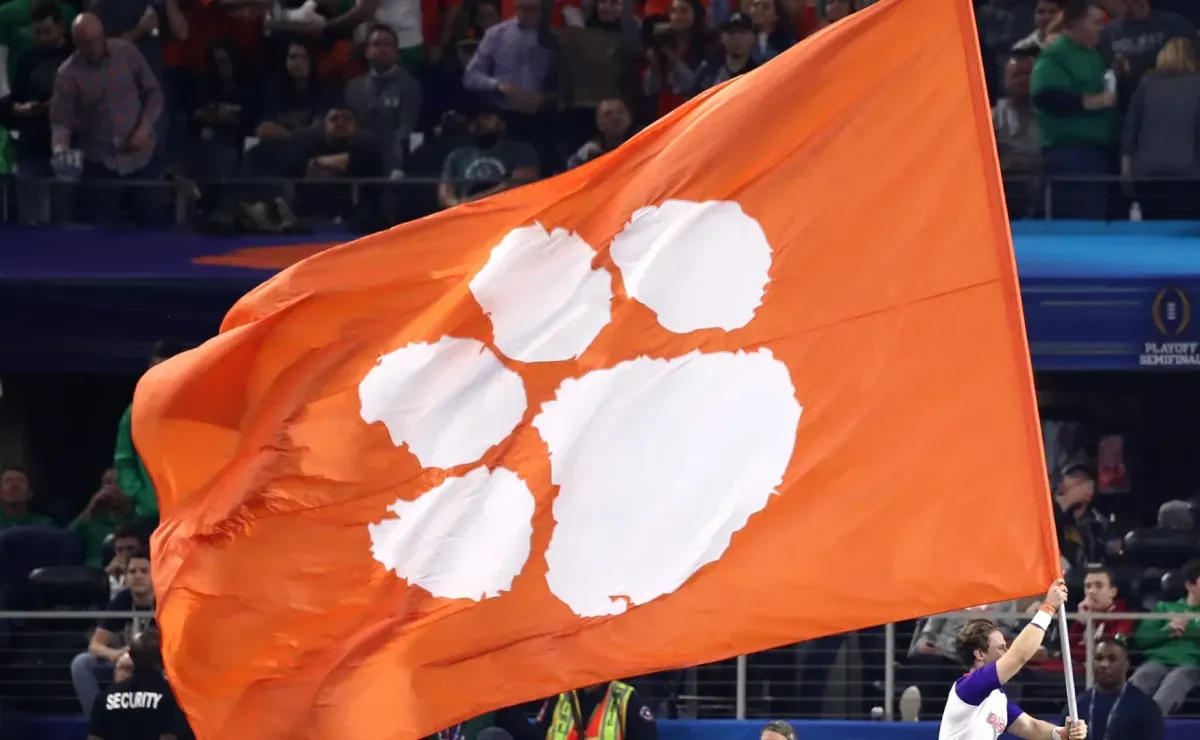 Why was Clemson vs Syracuse game delayed in Week 4 of the 2025 NCAA