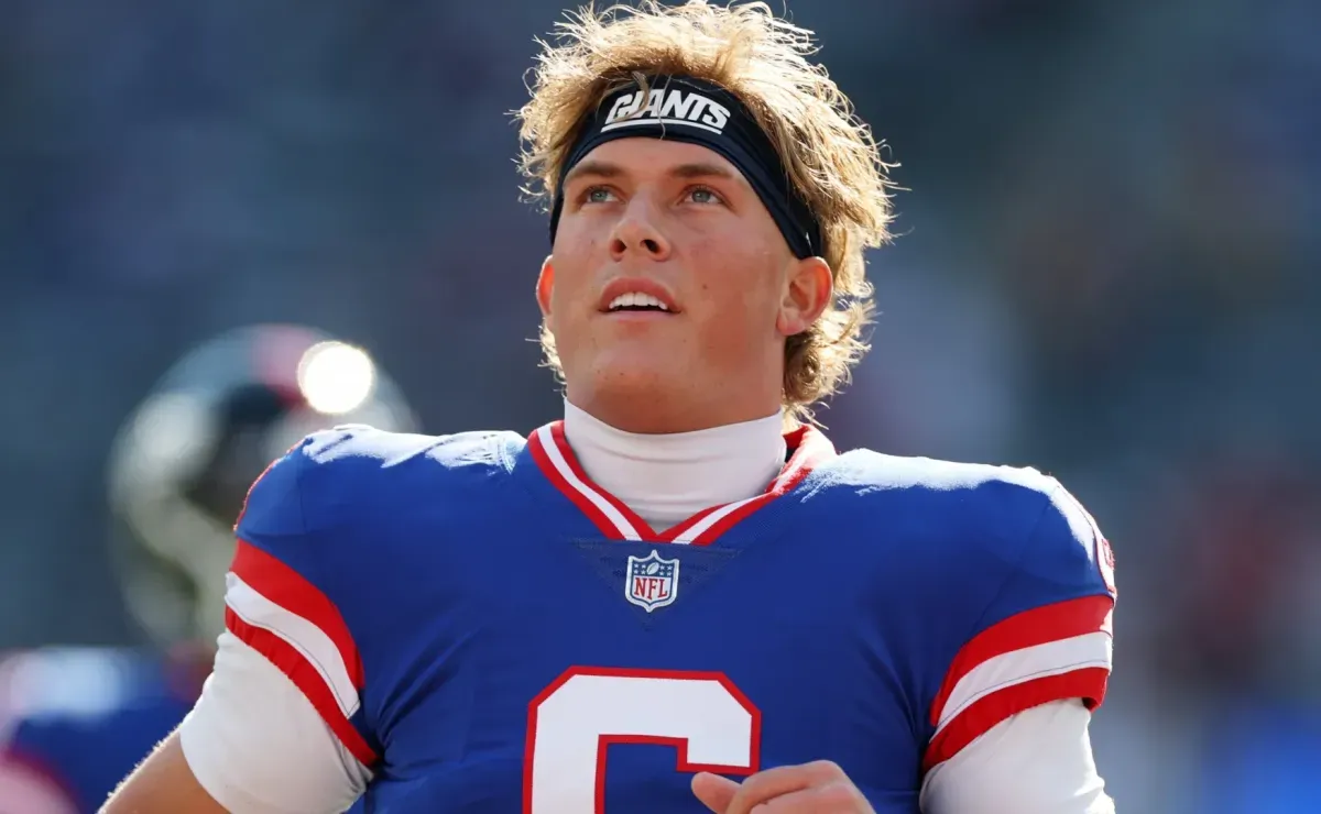 Is Jaxson Dart playing today for NY Giants vs Patriots on MNF in NFL Week 13?
