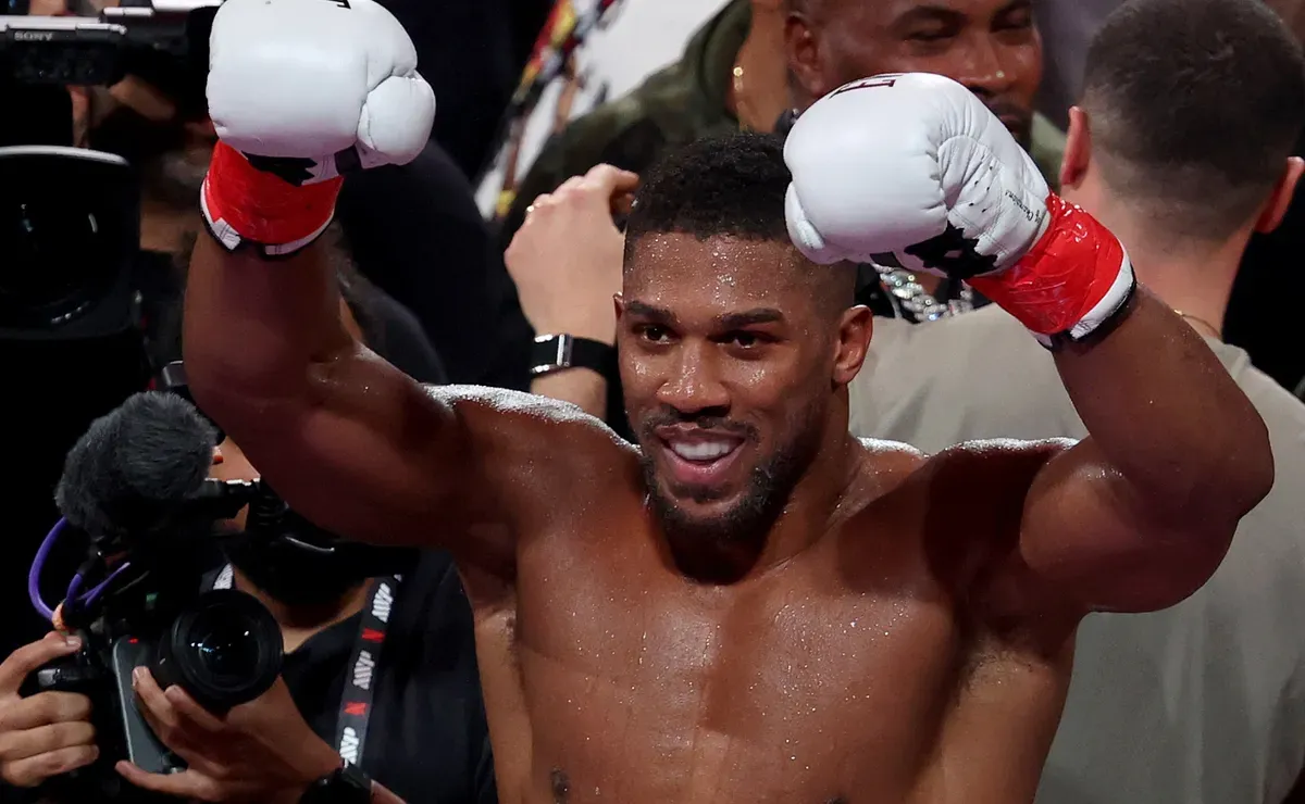 Anthony Joshua delivers honest 3-word take on Jake Paul’s power