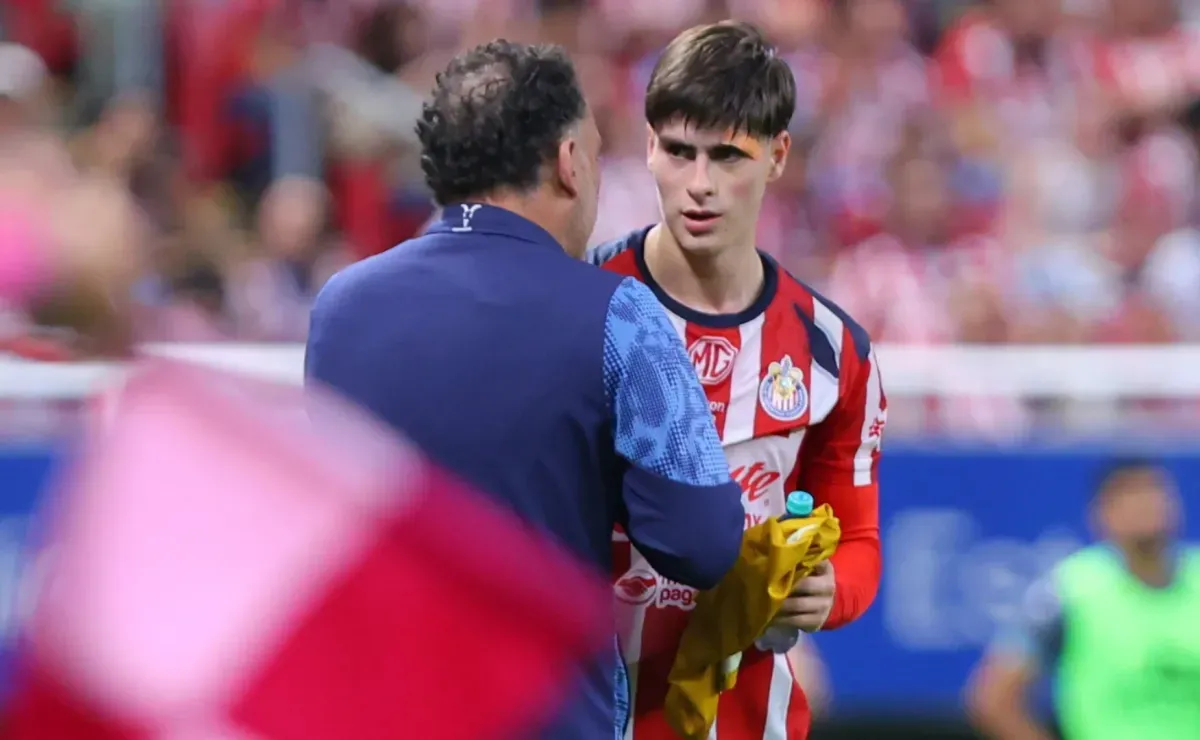 ¿Baja vs. Cruz Azul? Gabriel Milito reveló la lesión de Armando González en Chivas