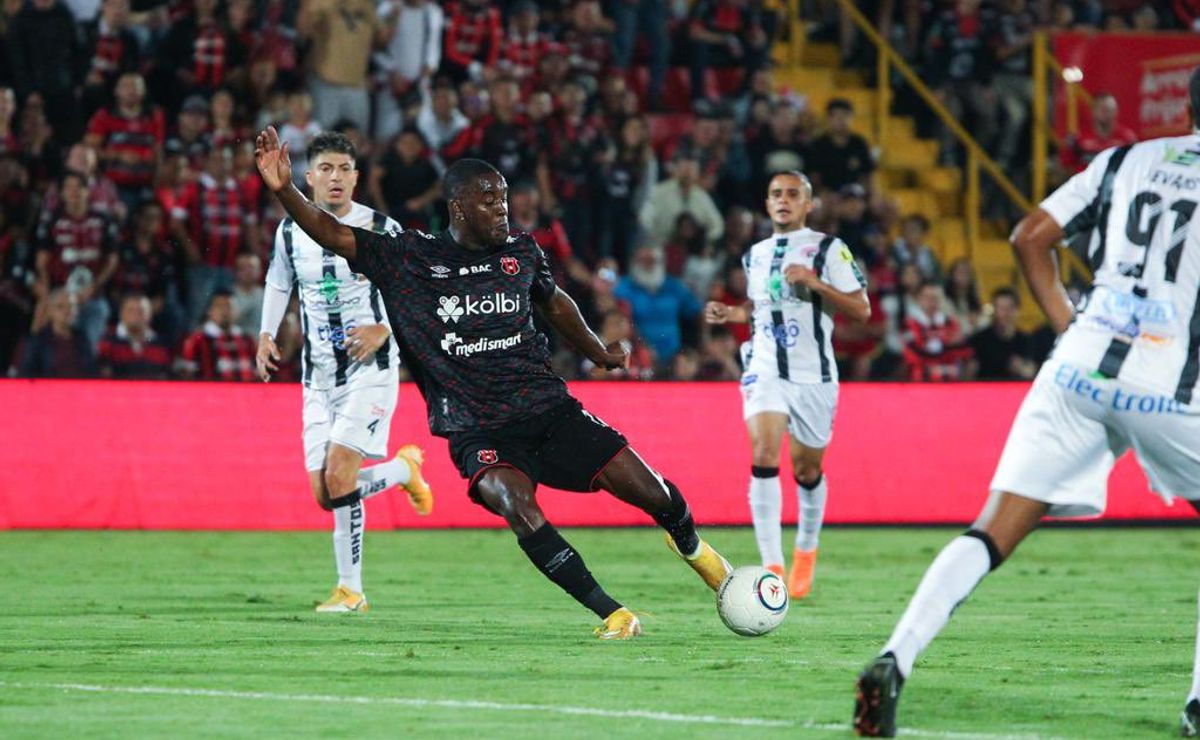 Golazo de Joel Campbell a lo "Messi" fue celebrado por exjugador del