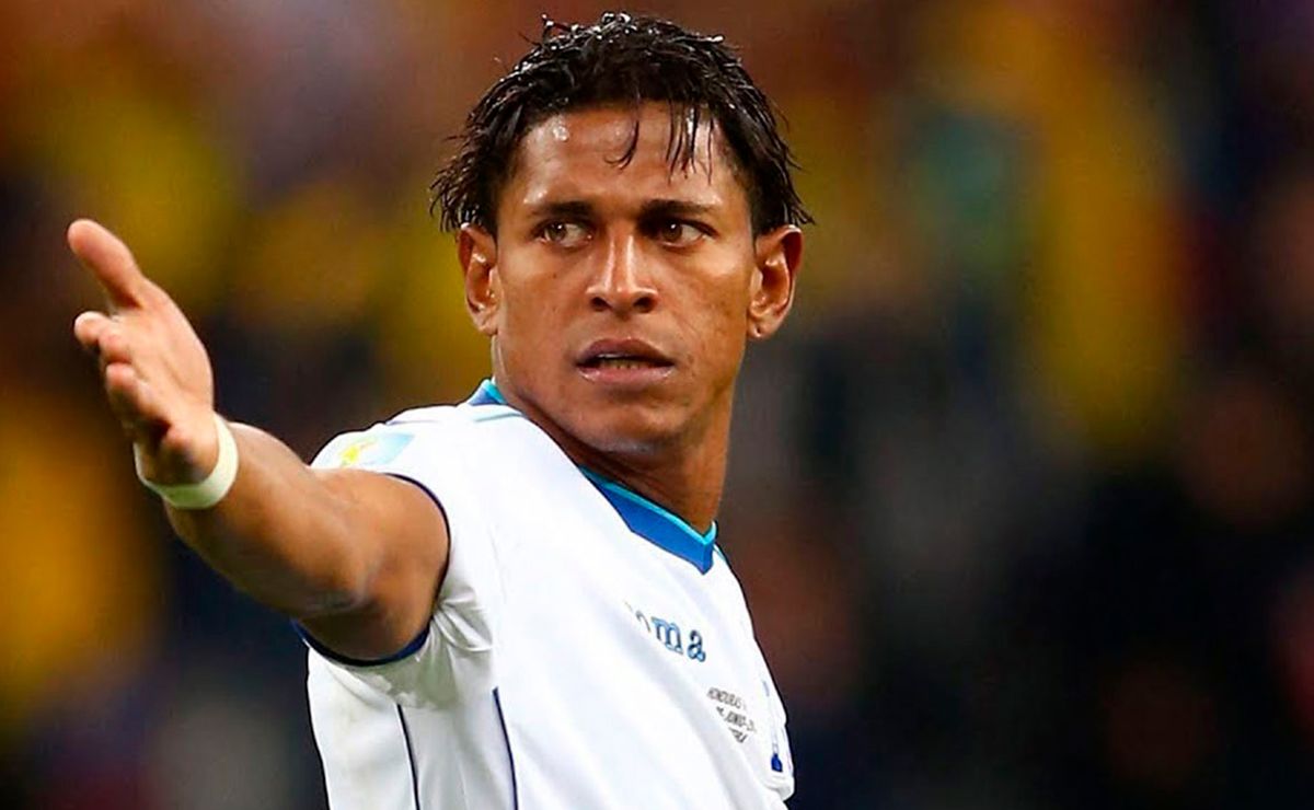 carlo-costly-dio-a-conocer-a-sus-elegidos-para-que-sean-el-portero-y