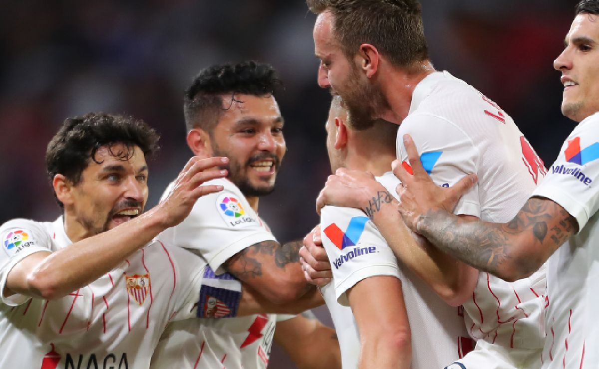 Europa League: ¿Tecatito Corona sería campeón con el Sevilla sin jugar?