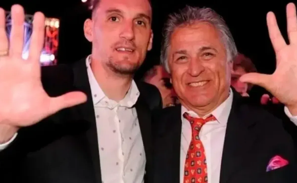 El histórico arquero de River que habló del gran presente de Armani y lo elogió 