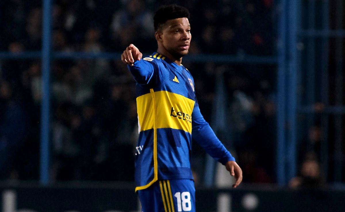 El enigmático posteo de Frank Fabra en Instagram: foto con auto de lujo y 