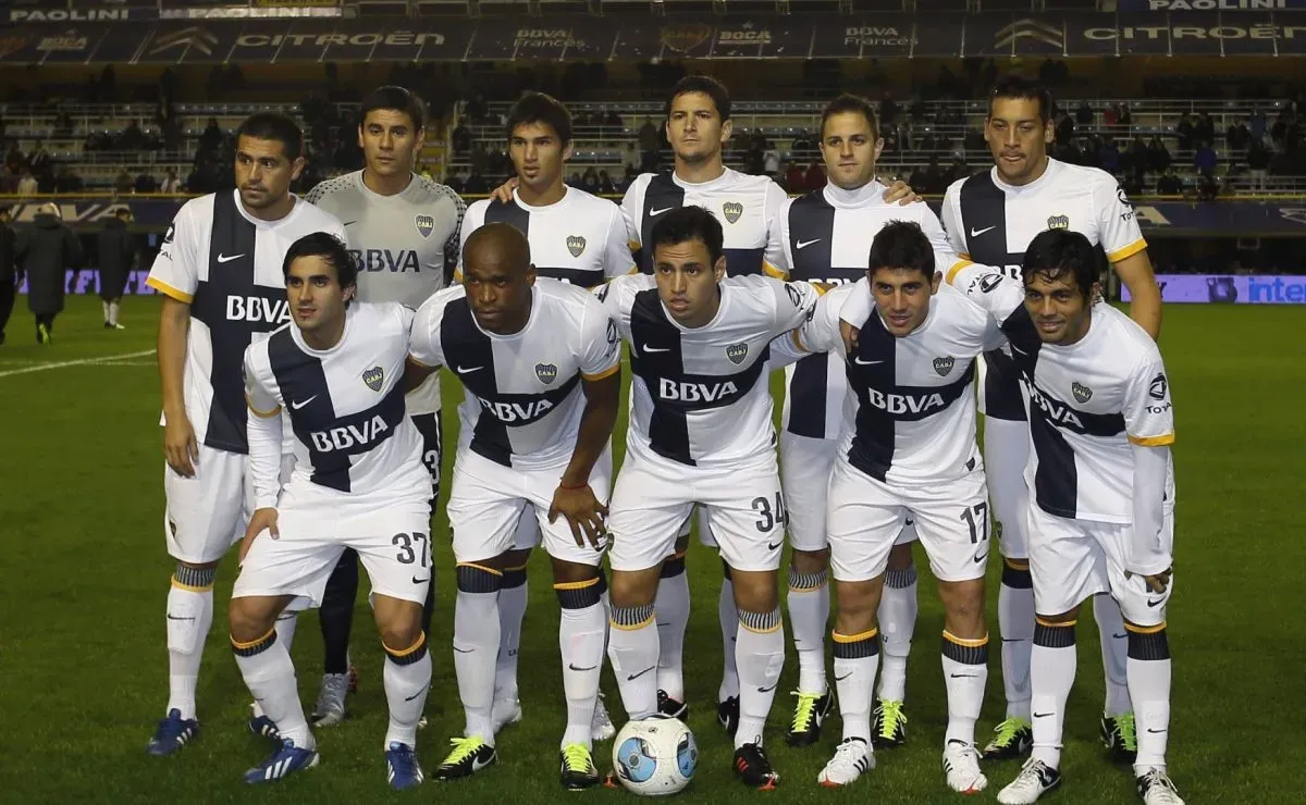 El ex Boca que ahora es DT y lleva a un psicólogo al banco de suplentes en cada partido: 