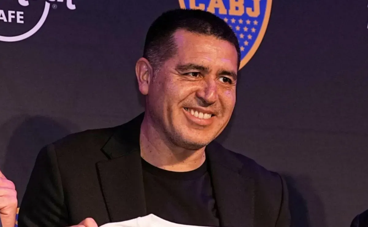 Riquelme va por un refuerzo para frenar la crisis: el defensor que contactó y quiere comprar