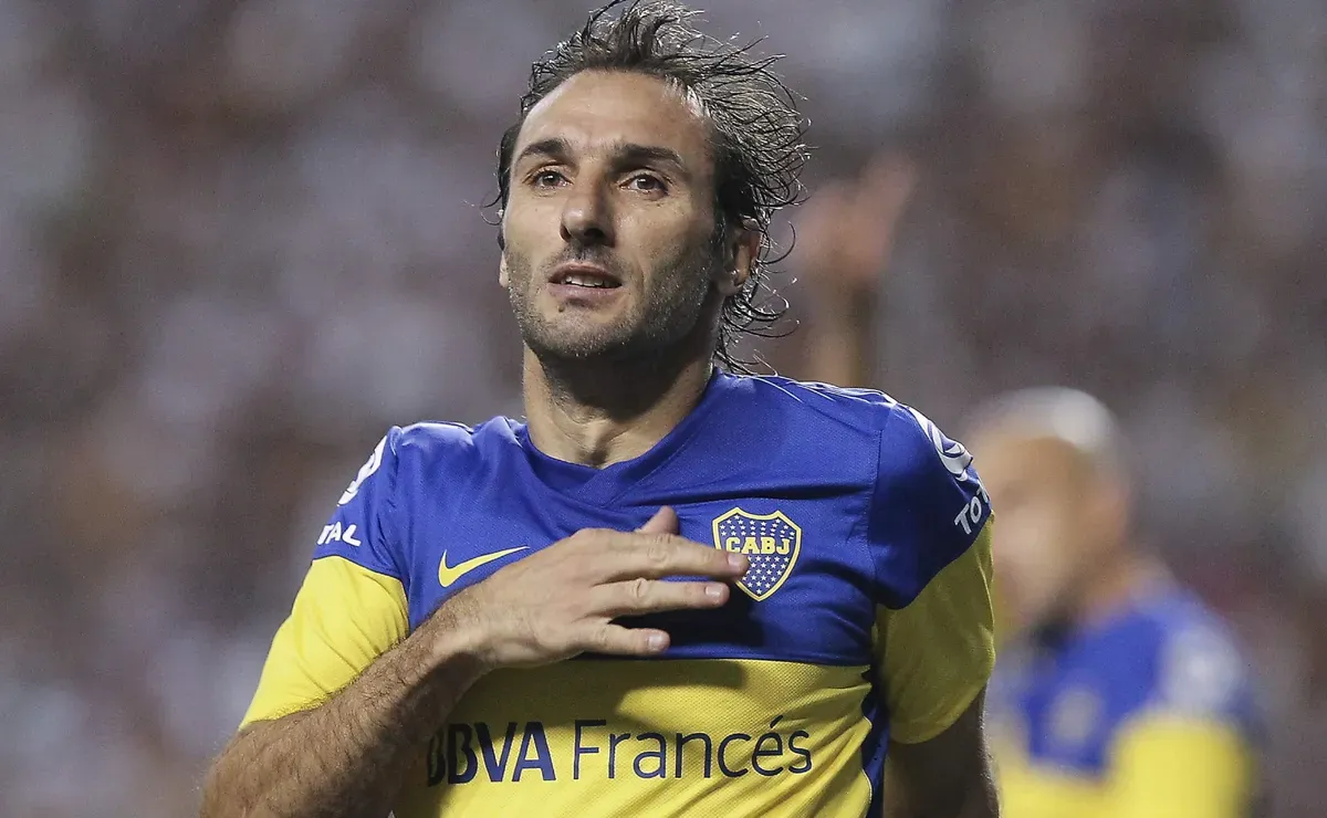 Anécdota imperdible: el día en que el Flaco Schiavi jugó un partido de Boca con sus 