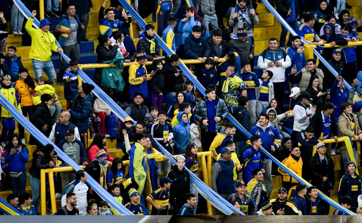 El gran gesto de un grupo de hinchas de Boca y San Lorenzo con los chilenos de U de Chile detenidos en Buenos Aires