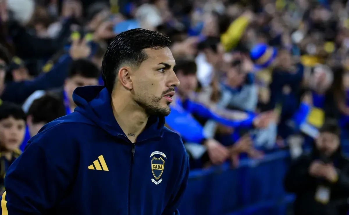 Una leyenda del fútbol mundial mostró que Leandro Paredes le regaló su camiseta de Boca