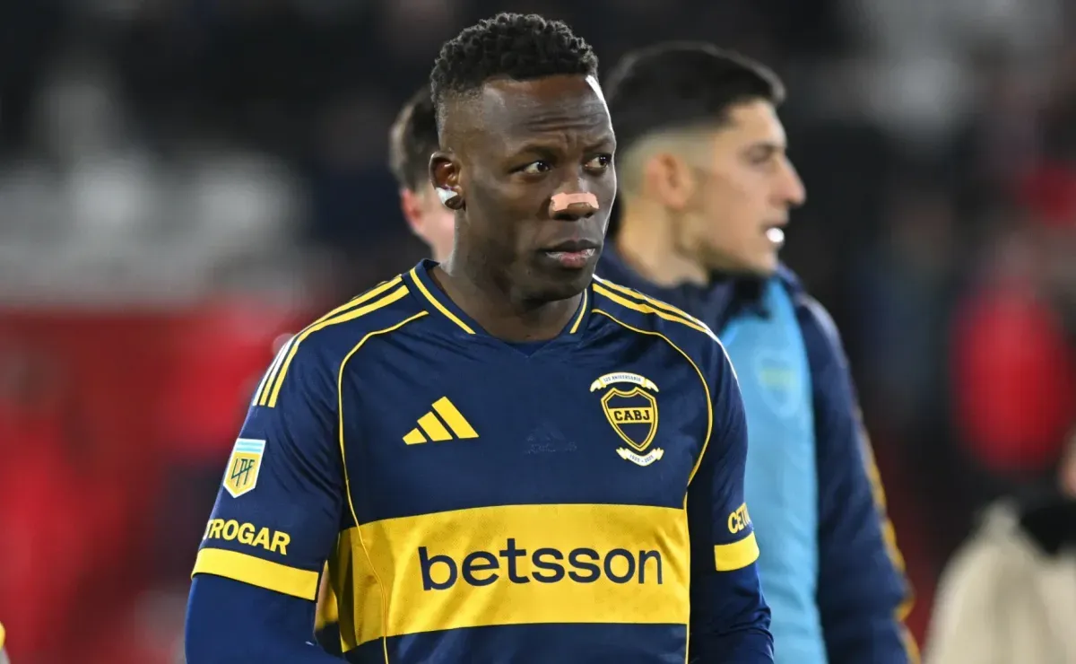 La pésima noticia que recibió Luis Advíncula a raíz de su mal momento en Boca