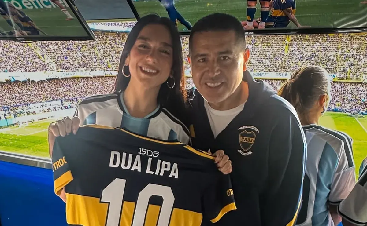 Dua Lipa conoció a Riquelme y dijo que le encantó el ambiente de La Bombonera en el Boca-River: 