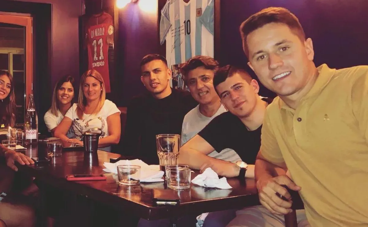 De verla por TV a jugarla juntos: el día en que Paredes y Ander Herrera vieron un partido de Boca en la Copa desde París