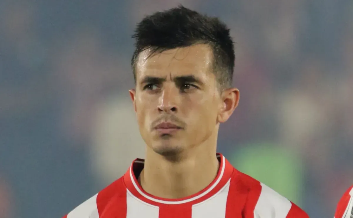 Andrés Cubas, viral: fue baja en Paraguay porque su pasaporte terminó en el lavarropas