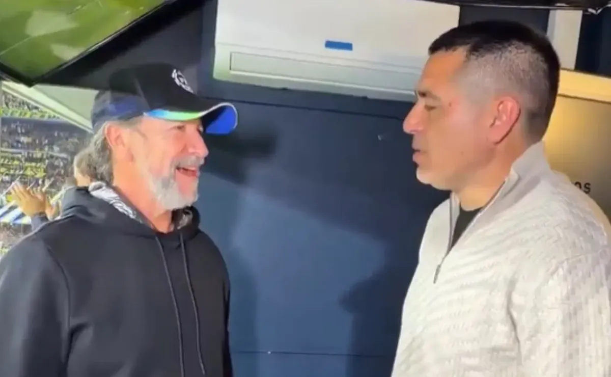 Riquelme se encontró con un otro famoso artista internacional en La Bombonera: 