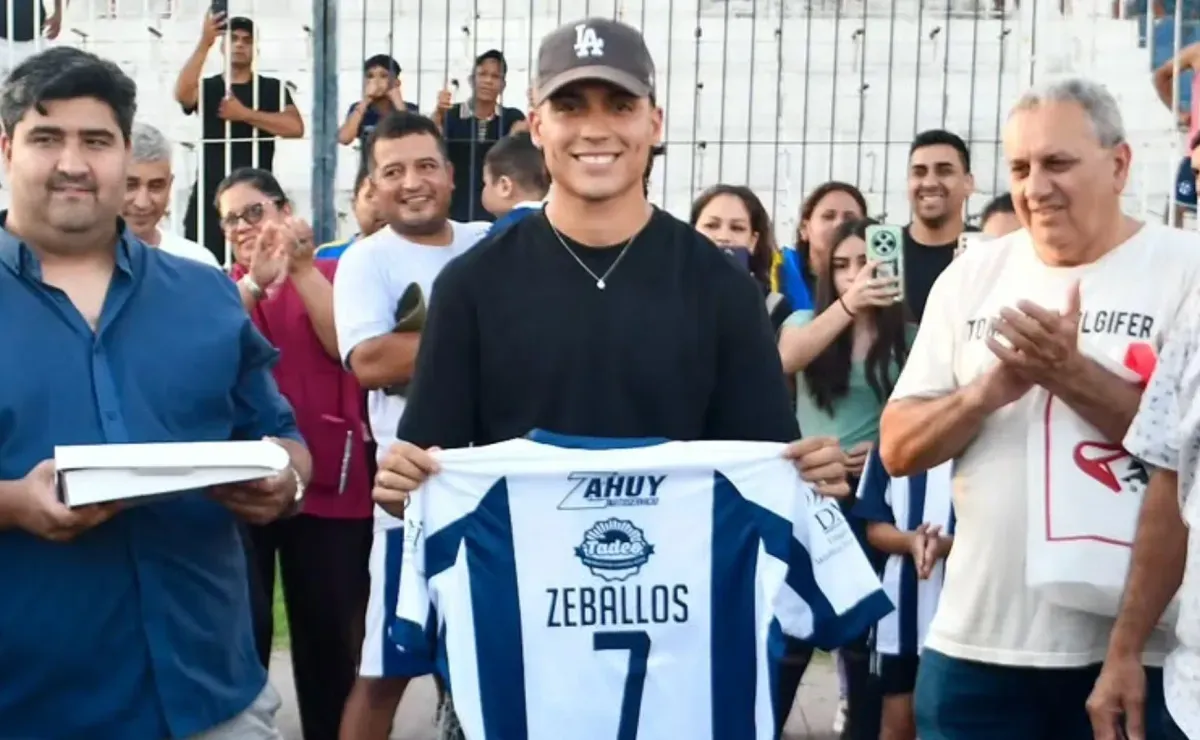 Locura por el Changuito Zeballos en La Banda: el crack de Boca volvió a su pueblo