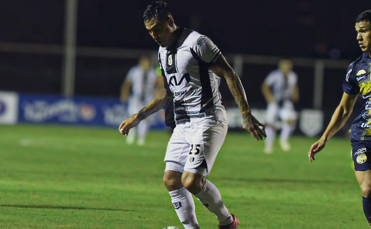 Mientras Colo Colo no tiene gol: Darío Lezcano vuelve a los abrazos en Paraguay