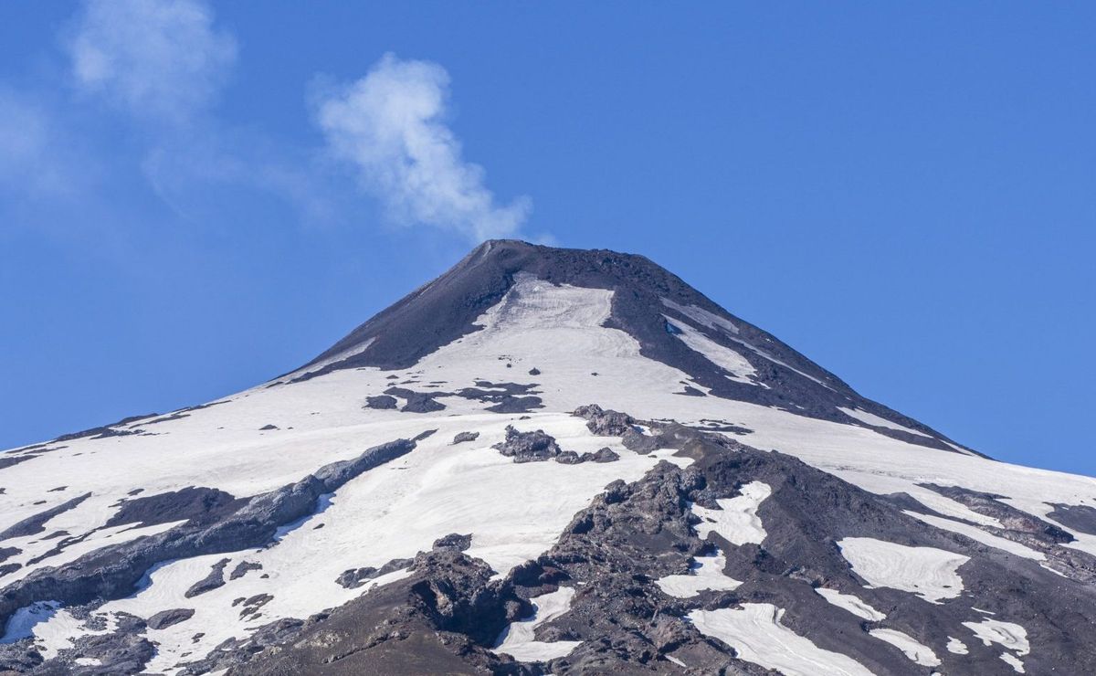 Alerta Amarilla por fumarola el Volcán Villarrica: Advierten precaución en cuatro comunas