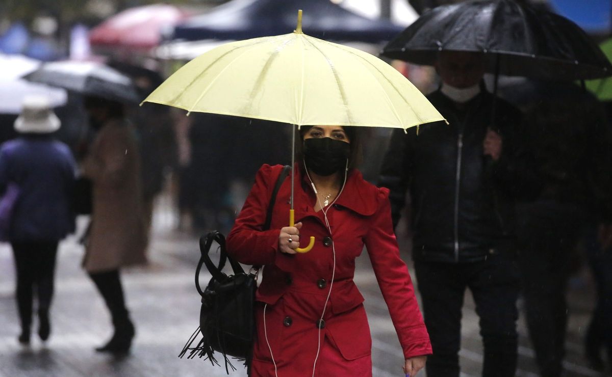 ¿A qué hora llueve? Alerta Temprana Preventiva hasta con nieve para este lunes en Santiago