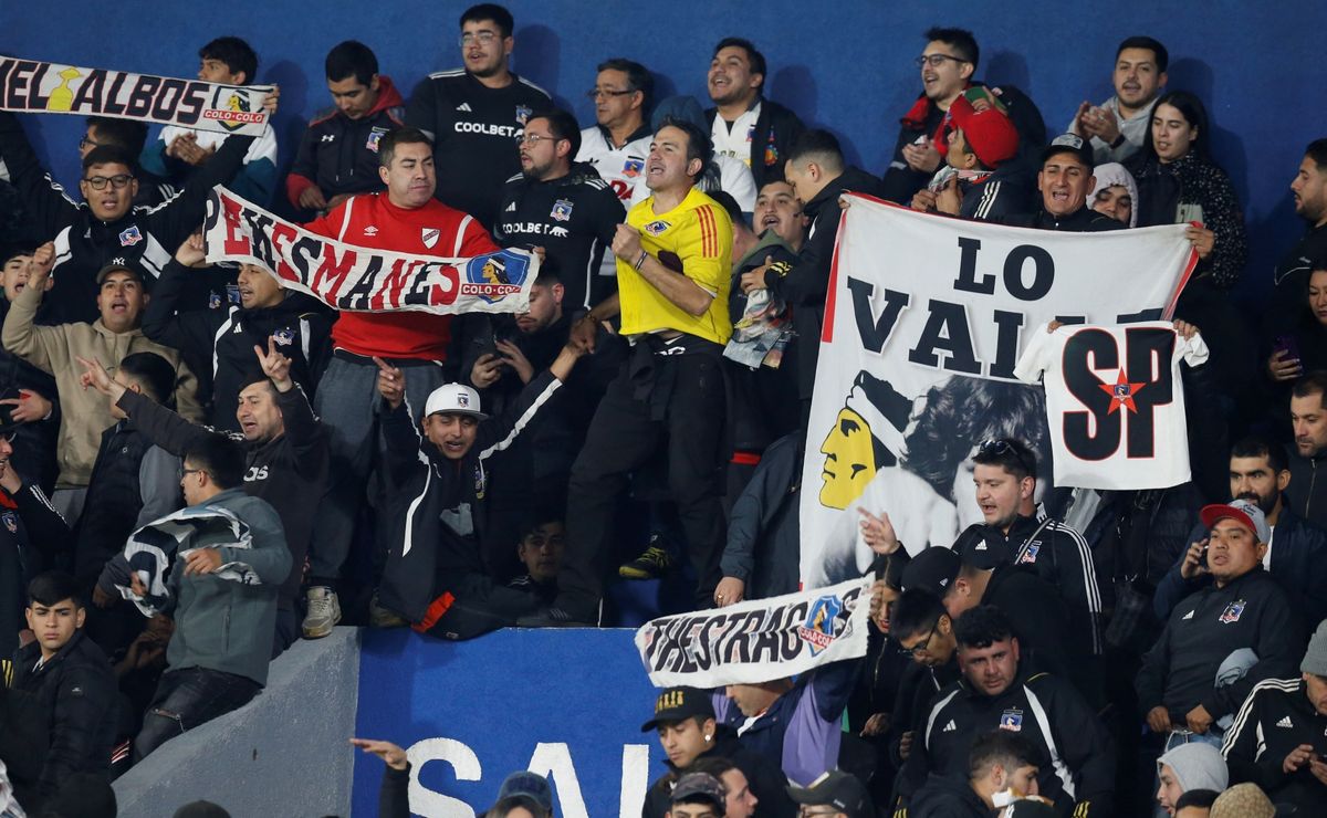 Hinchas de Colo Colo detenidos en Paraguay por porte de droga - RedGol