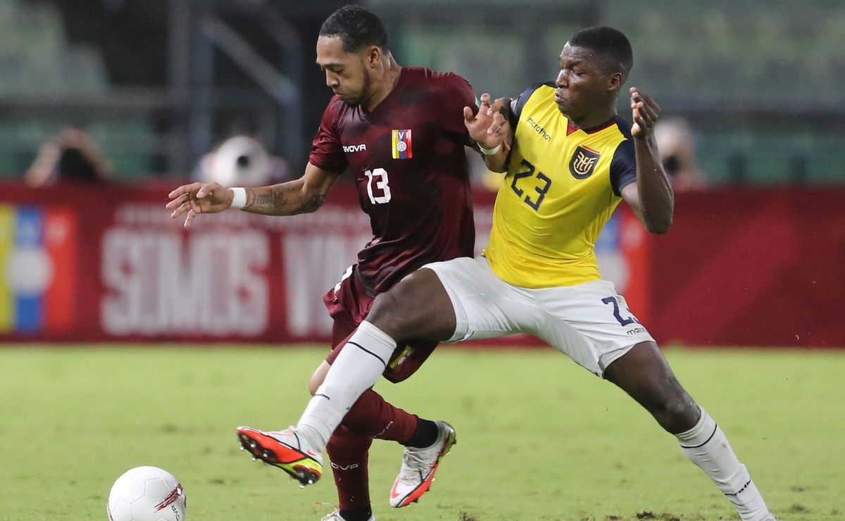 Who will broadcast the 2024 Copa America match between Ecuador and Venezuela?