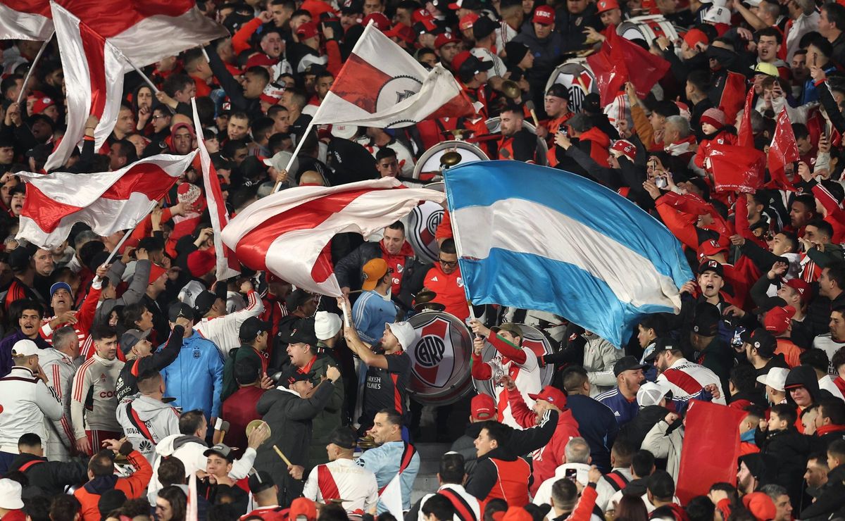 ¿Colo Colo o Boca? Hinchas de River eligen su partido de la semana y ningunean al otro