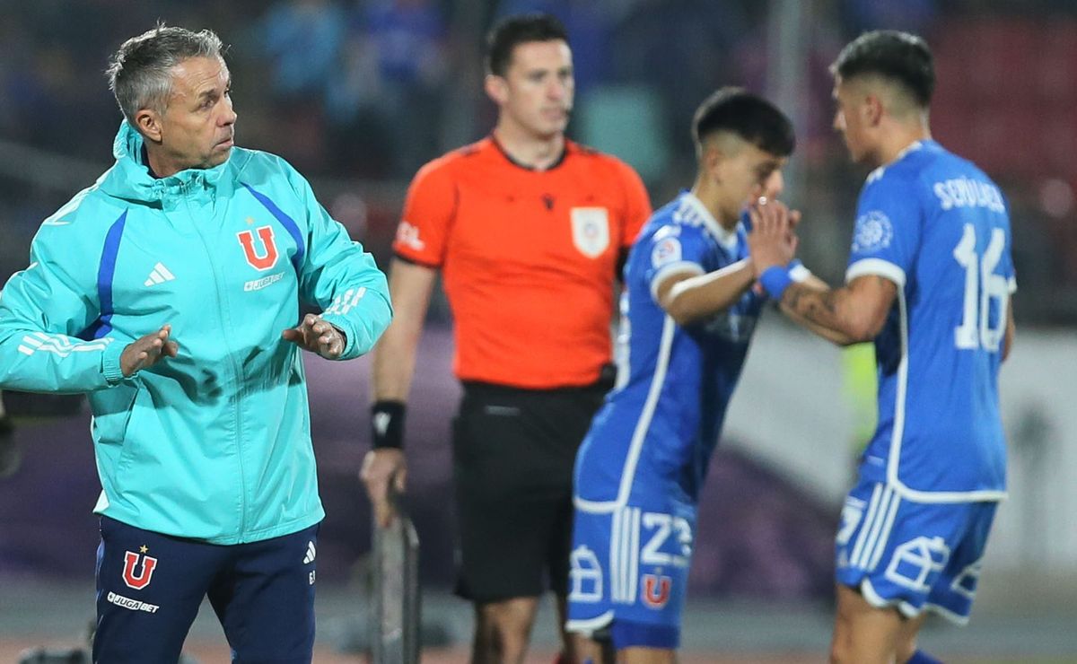 Gustavo Álvarez explica su arriesgada jugada en la formación de U de Chile contra Huachipato