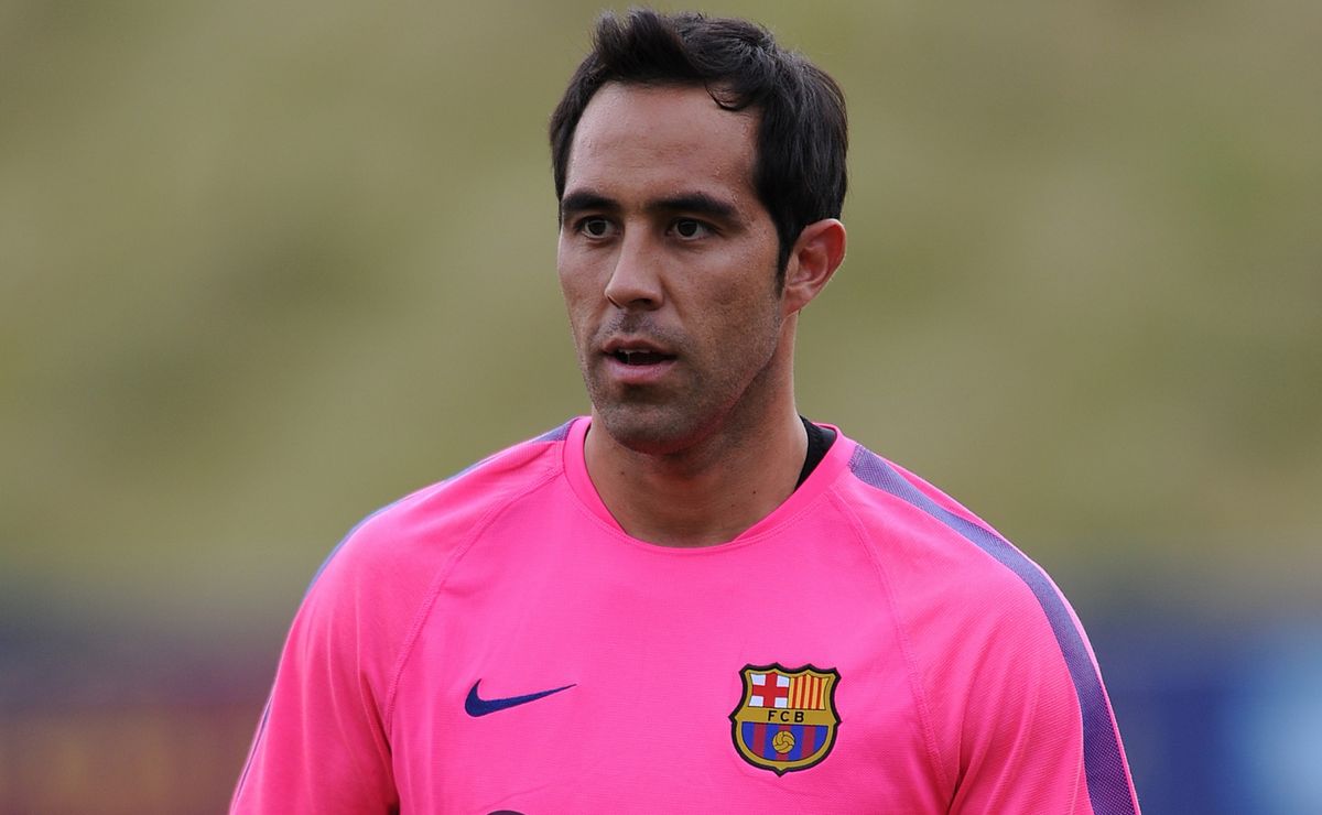 ¿Por qué Claudio Bravo puede dejar atrás su retiro e ir al Barcelona?