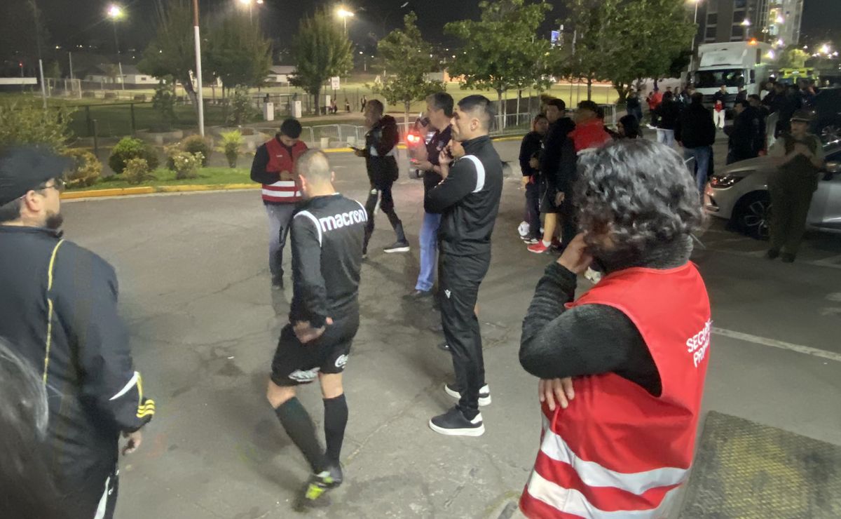 Árbitros del Colo Colo versus Audax Italiano denunciaron robo en el camarín del estadio Monumental