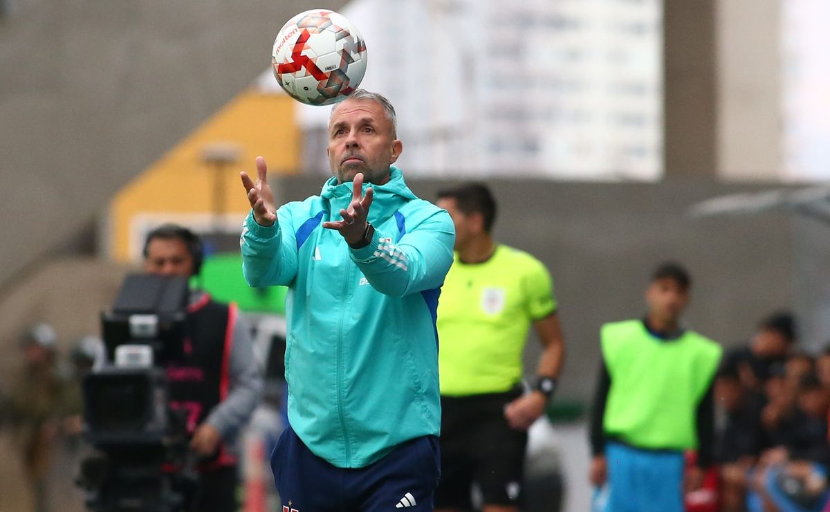 Gustavo Álvarez sorprende con un inesperado juvenil en la citación de U de Chile vs Coquimbo