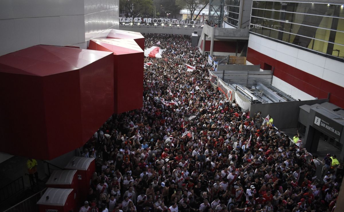 River de Paulo Díaz reúne a 25 mil hinchas en banderazo previo a Copa Libertadores