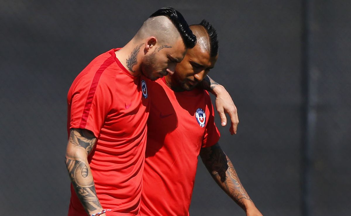 Mauricio Pinilla reacciona decepcionado por la jarana de Arturo Vidal y Colo Colo: 