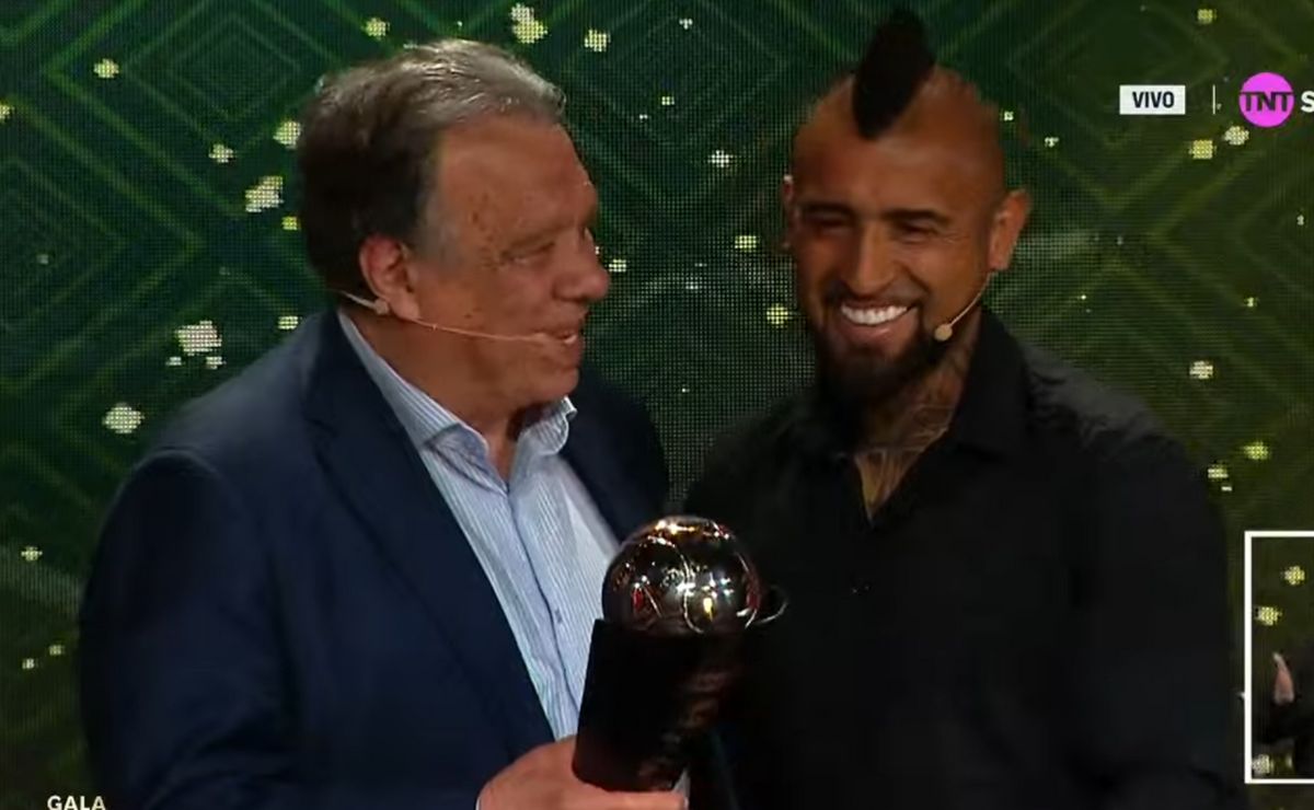 Arturo Vidal elige a Don Elías Figueroa: “El mejor jugador de la historia”