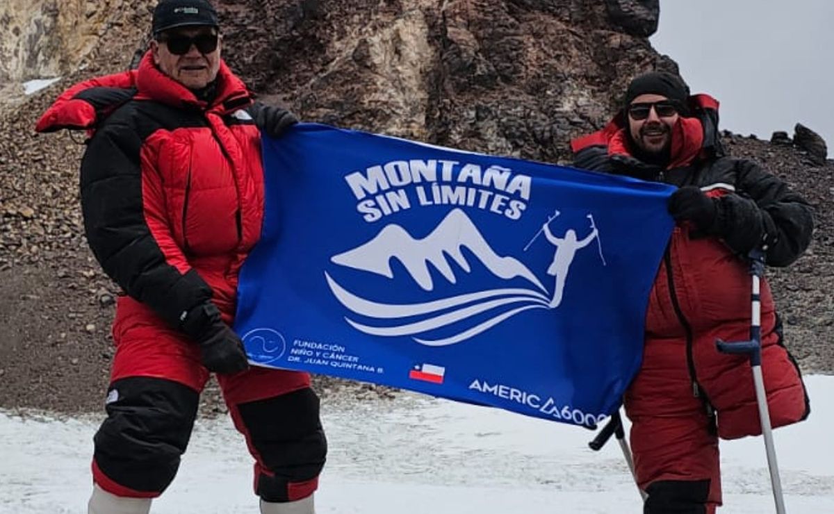 Histórico para el alpinismo nacional: Julio Soto llega al cráter del volcán más alto de Chile y del planeta