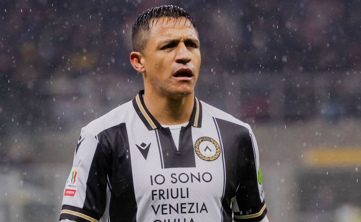 Alexis Sánchez juega: el saludo del Niño con Guillermo Maripán en el empate de Udinese y Torino