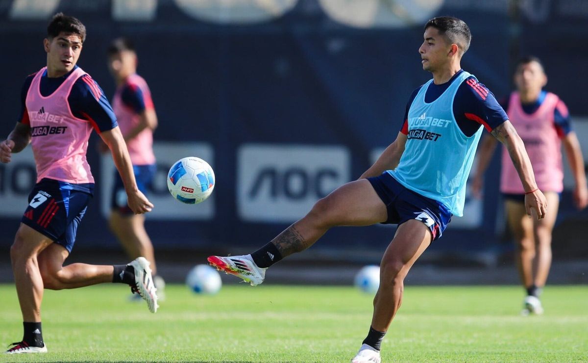 Gustavo Álvarez toma resguardos en la formación de U de Chile para el choque ante Cobresal